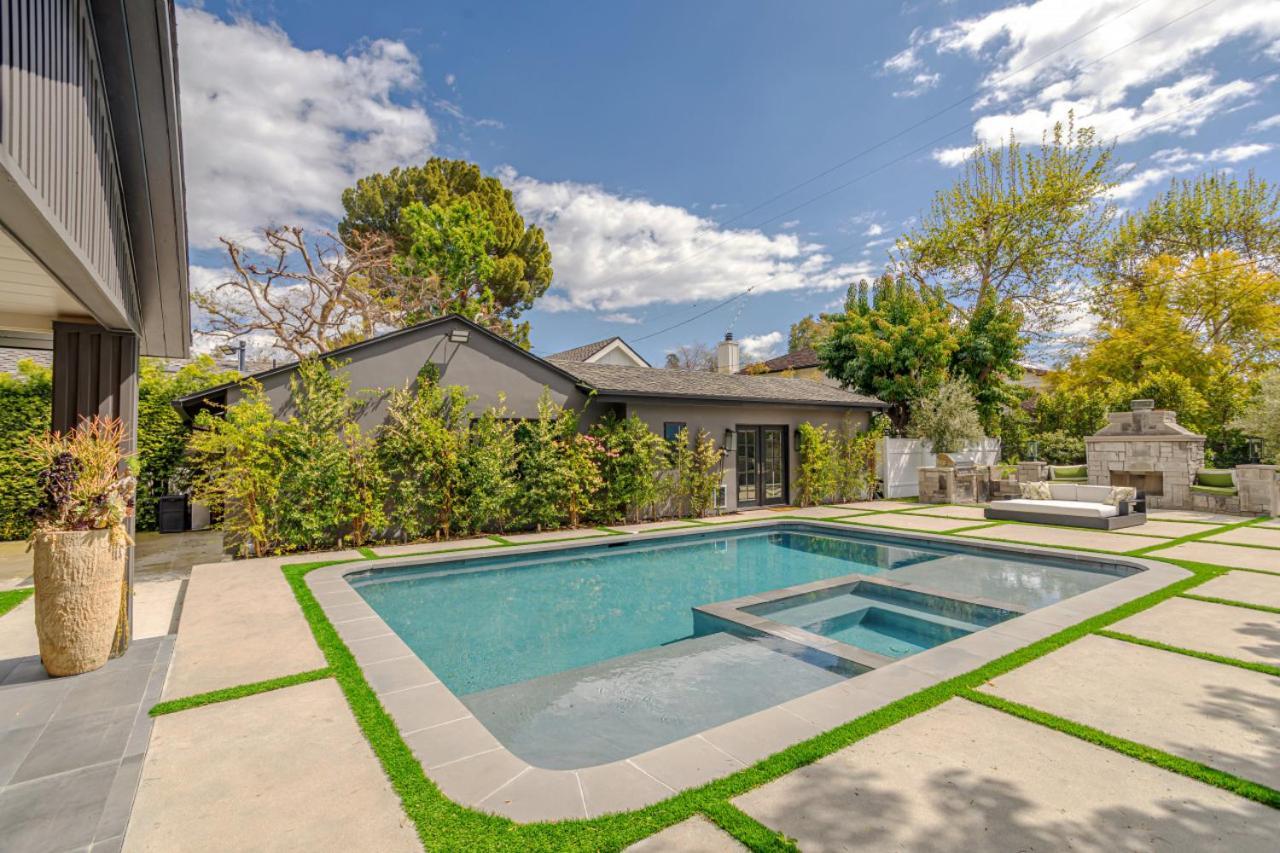 Modern Luxury House Pool Enormous Yard Ferienhaus
